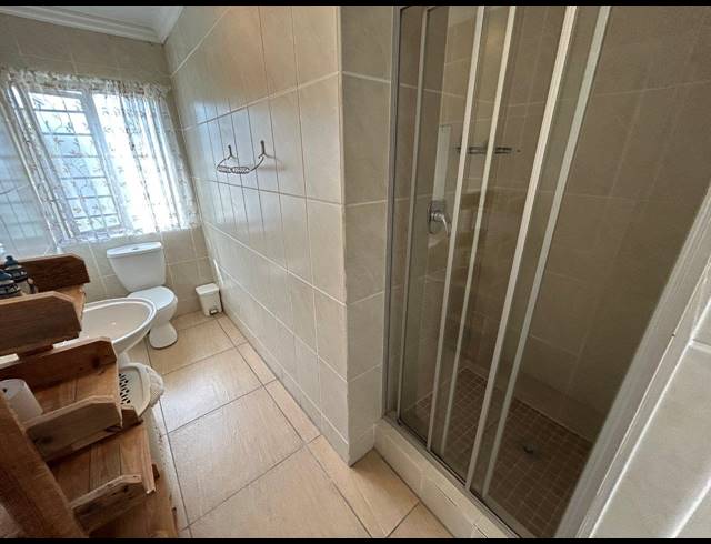 8 BEDROOM HOUSE FOR SALE IN PARADISE BEACH